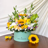 SimplyPhoolish flower arrangement Light & Sunny Florals