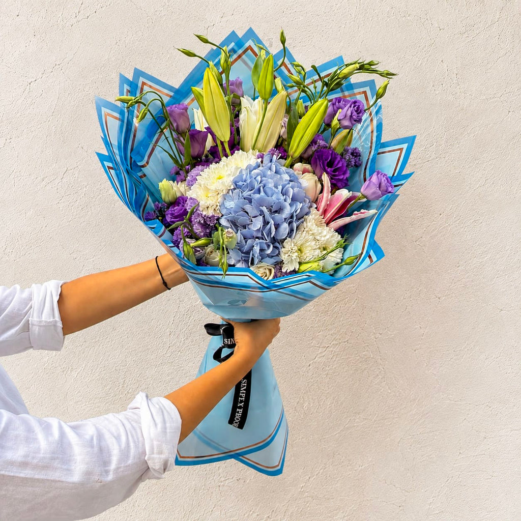 SimplyPhoolish flower arrangement Mr. Blue Sky